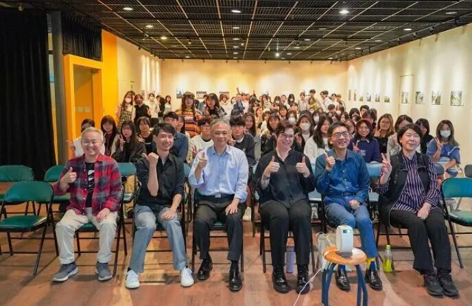 113 | 南非藝術家受邀朝陽科技大學展出 ，多媒體創作受注目圖片