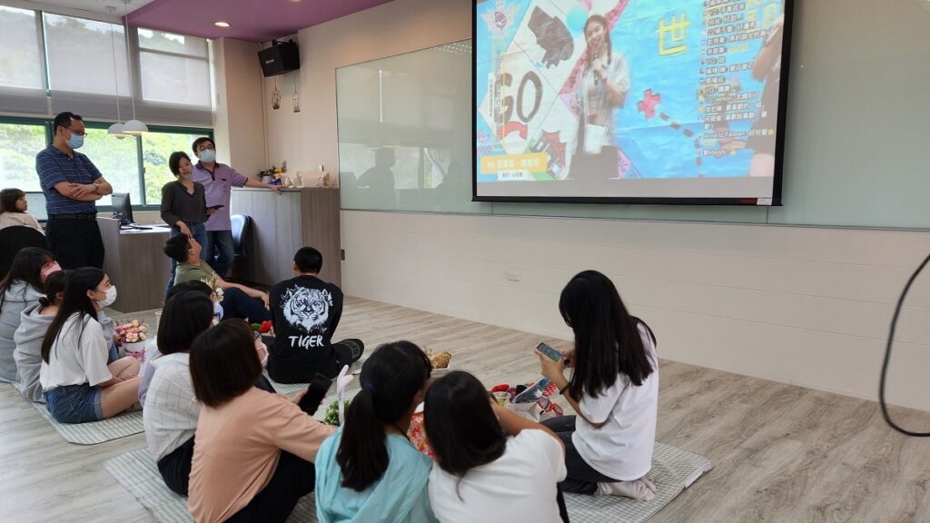 112 | 結合數位新科技，朝陽科技大學行銷與流通營運模擬實驗室啟用圖片