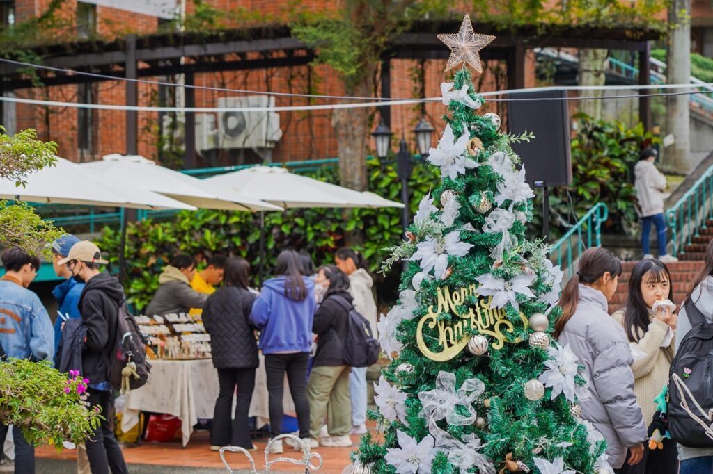 113 | 大學校園絕美耶誕布置，朝陽科技大學限定圖片
